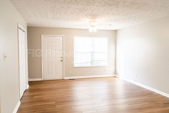 Foto del edificio - 2519 Cedar Ln