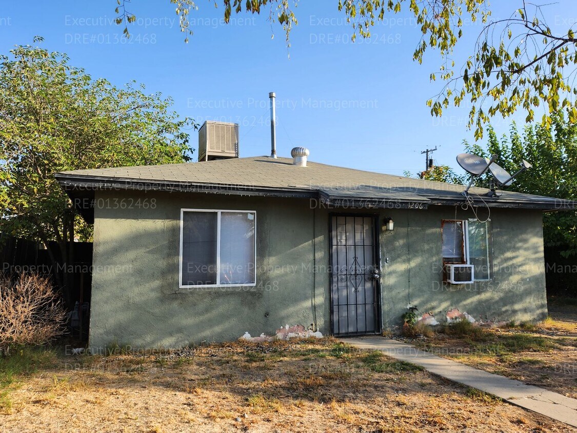 Primary Photo - 2 bedroom 1 bathroom house.