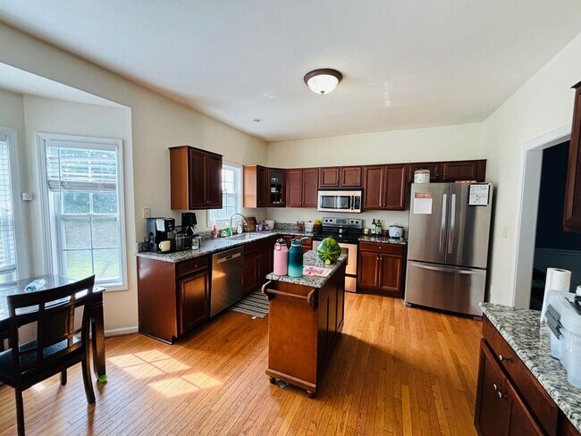 Foto del edificio - 1050 New Village Dr NW