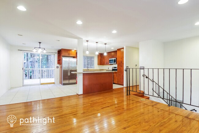 Foto del edificio - 4605 NW 82Nd Street, Silverdale, WA, 98383