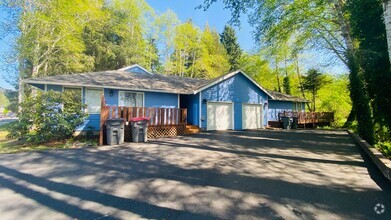 Building Photo - 1603 Spruce Dr
