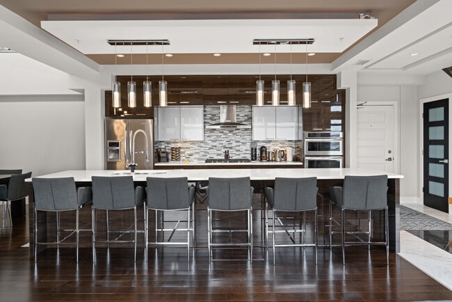 Photo du bâtiment - 5151-5151 Windermere Blvd S W