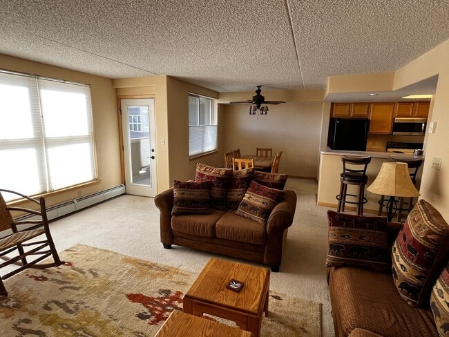 Building Photo - 980 Lakepoint Dr