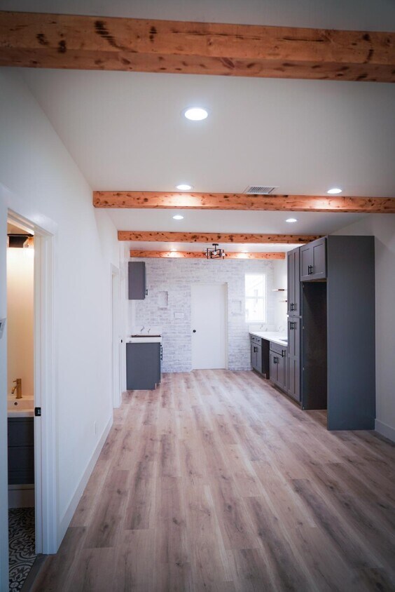Foto principal - 156 S Pecan St