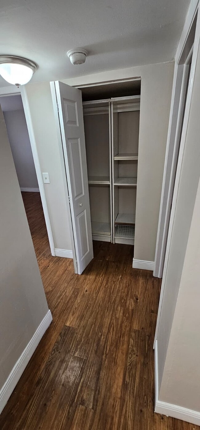 Building Photo - 3400 Foxcroft Rd