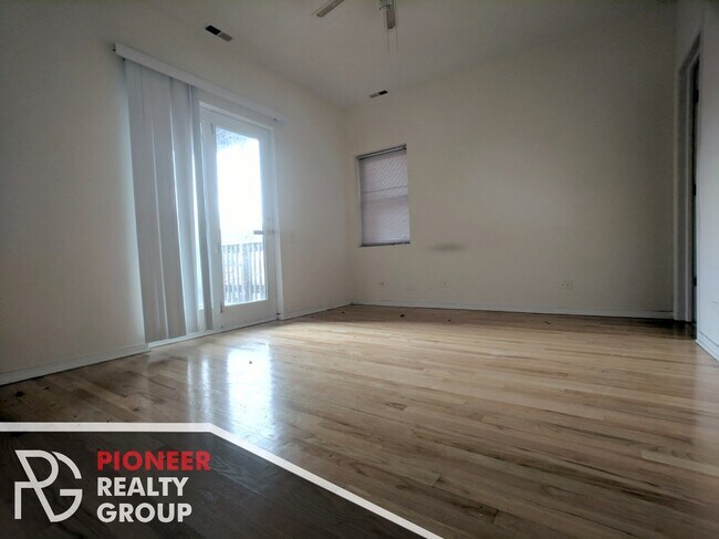 Foto del edificio - 2320 N Southport Ave