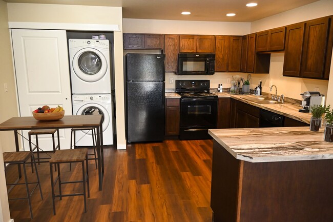 Building Photo - 2 Bed 2 Bath Baxter Springs Condo with mou...