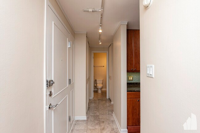 Building Photo - 2600 N Hampden Ct