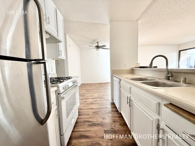 Foto del edificio - 9929 Sepulveda Blvd