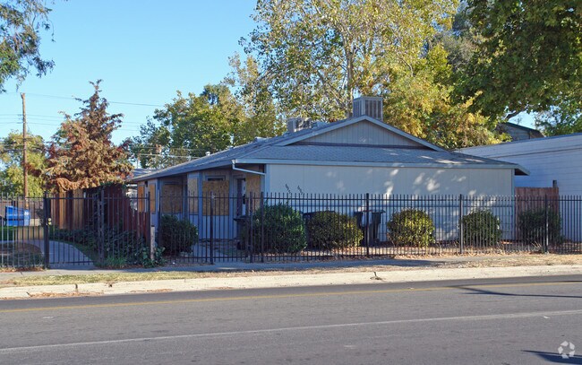 Building Photo - 695-699 El Camino Ave