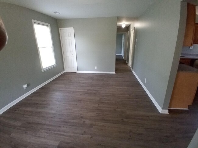 Building Photo - 606 Burks Branch Rd