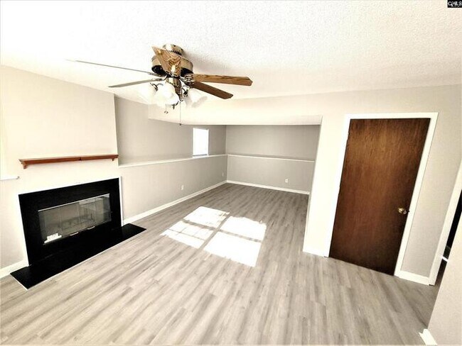 Foto del edificio - 252 Cherry Grove Dr