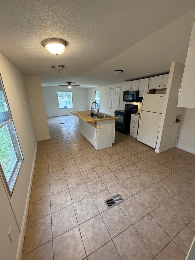 Foto del edificio - 8100 Yount Rd