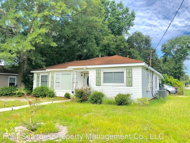 Building Photo - 3 br, 1 bath House - 272 Dewey Circle