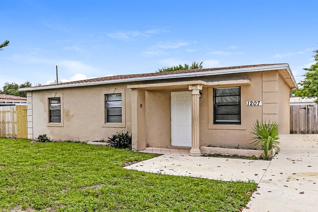 Building Photo - 1207 NW 17th Ave