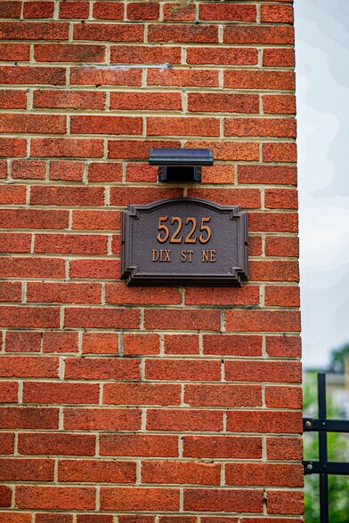 Foto principal - 5225 Dix St NE