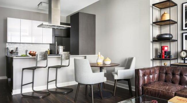 Photo - 145 E Lake St Apartment