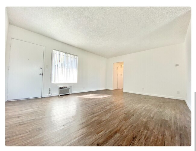 Building Photo - 1339 S Ogden Dr