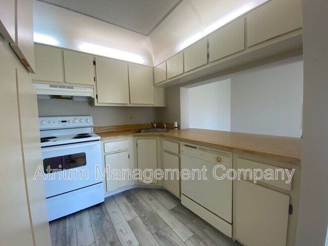 Foto del edificio - 8215 Sun Spring Cir