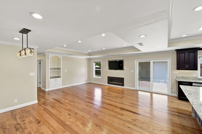 Building Photo - 10700 Farallone Dr