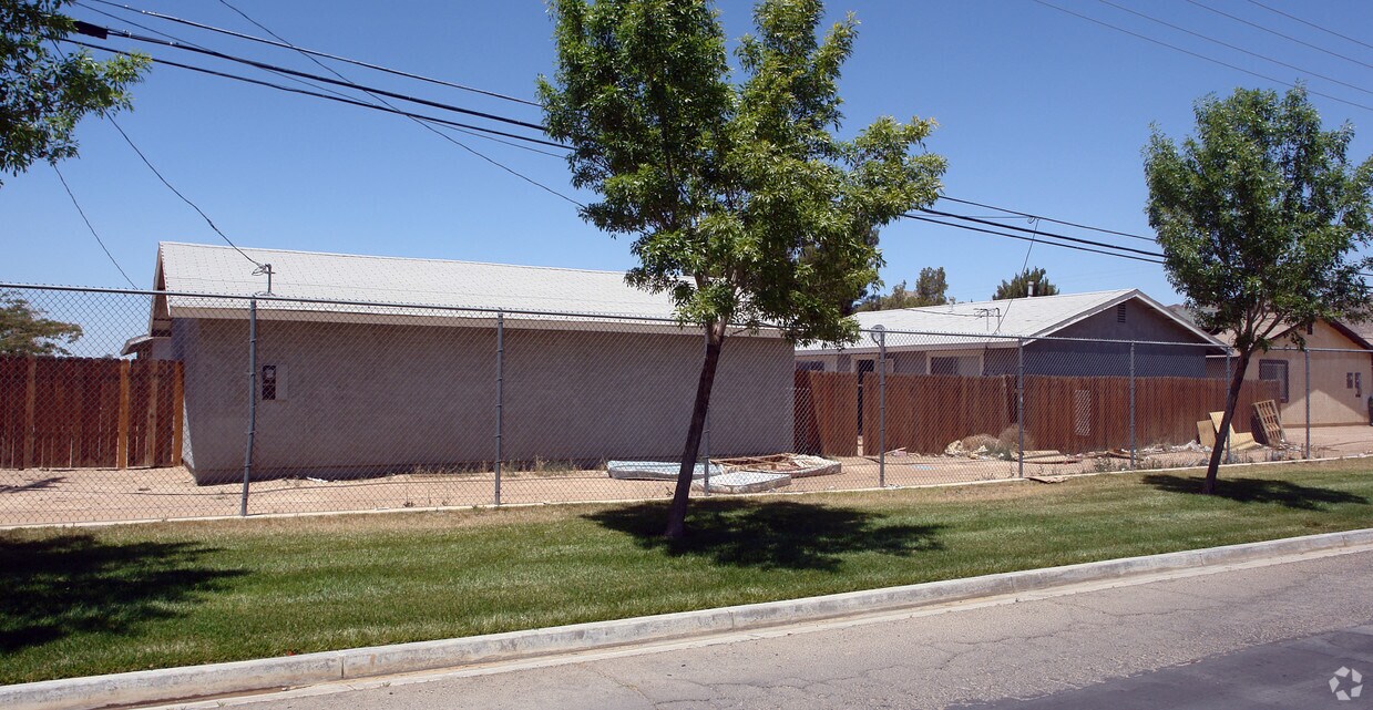 Building Photo - 15395 Wanaque Rd