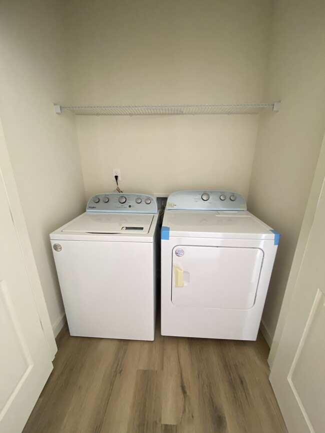 Washer/dryer in unit - 8431 Caminitti Ln