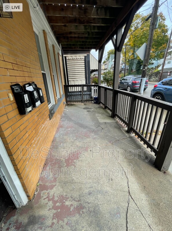Building Photo - 404 Grace St