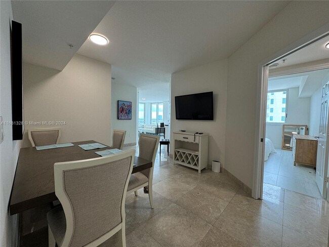 Foto del edificio - 1755 E Hallandale Beach Blvd