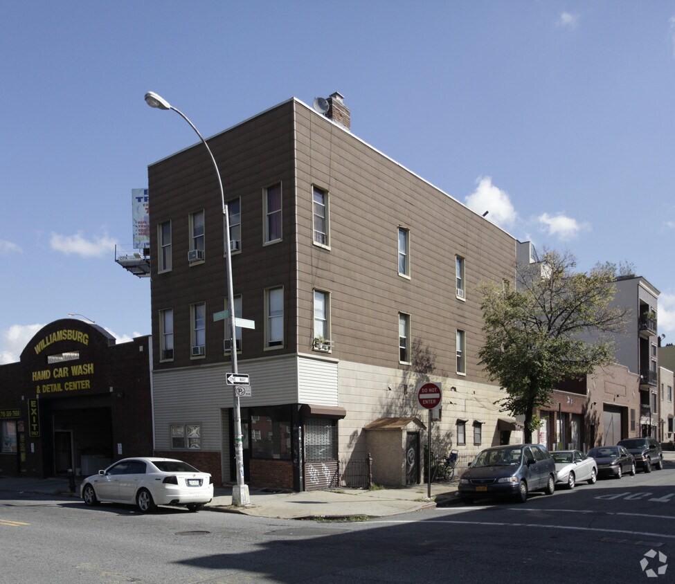 Primary Photo - 644 Lorimer St