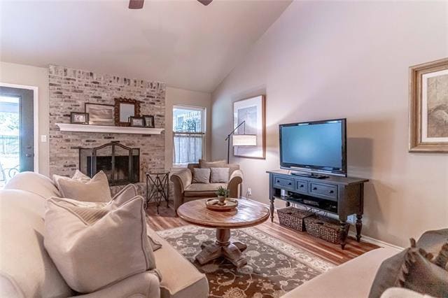 Foto del edificio - 911 Meadowlark Ln