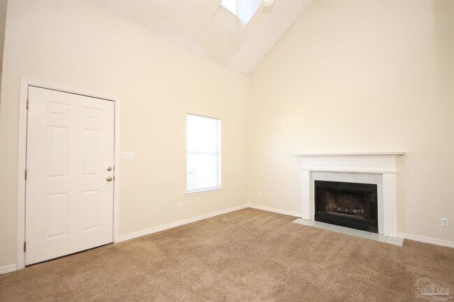 Foto del edificio - 7033 Weatherwood Dr