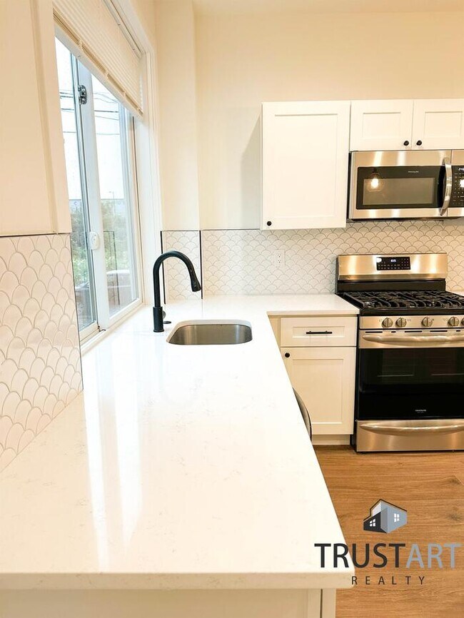 Foto del edificio - 4 bedroom house with finished basement in ...