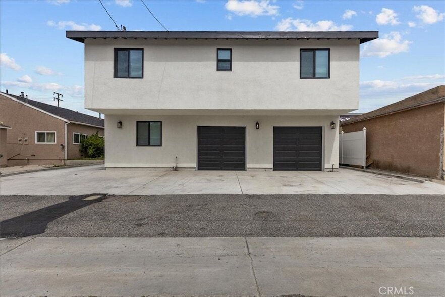 Foto principal - 17017 Crenshaw Blvd