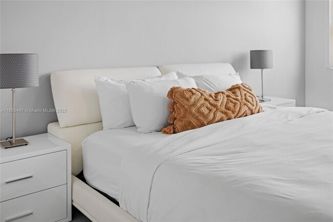 Building Photo - 3250 NE 1st Ave