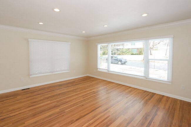 Building Photo - 950 S 1900 E