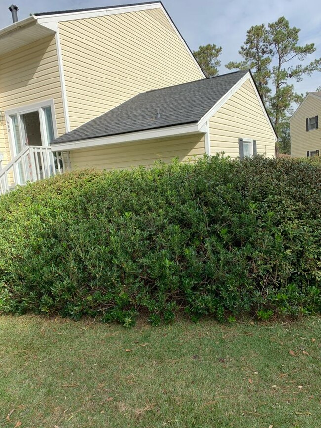 Building Photo - 488 Greenview Dr