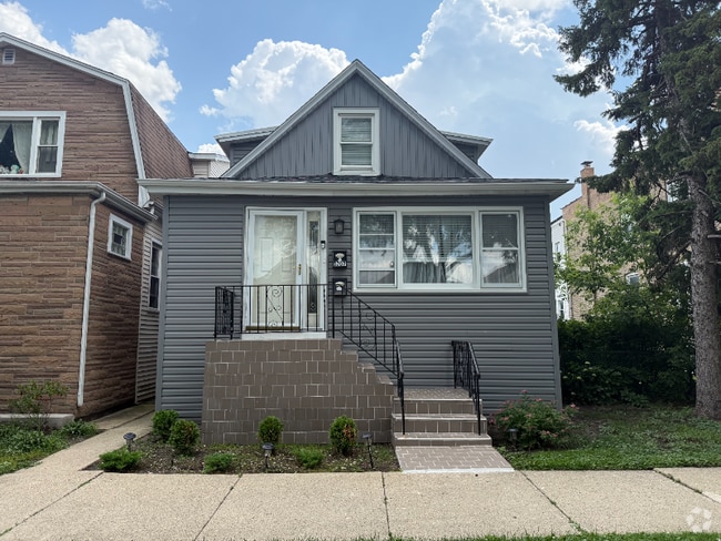 Building Photo - 5707 W Giddings St