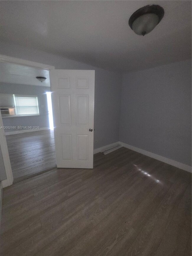 Foto del edificio - 4017 SW 24th St