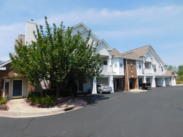 Building Photo - 810 Beverley Dr