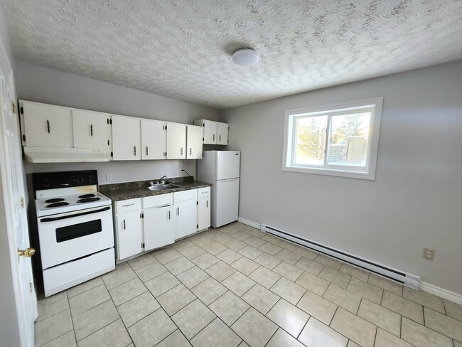 Building Photo - 17 Scott Ave