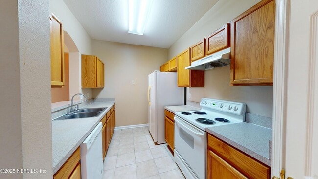Building Photo - 7990 Baymeadows Cir E