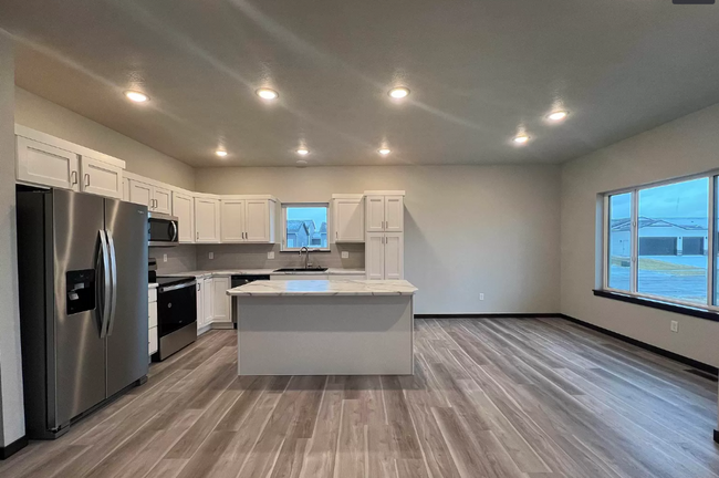 Building Photo - Brand New Build 6 Bed 3 Bath Ranch