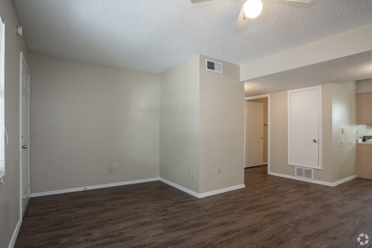 Foto principal - Western Yarbrough Apartments