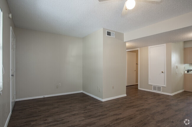 2BR, 1BA - 810SF - Western Yarbrough Apartments
