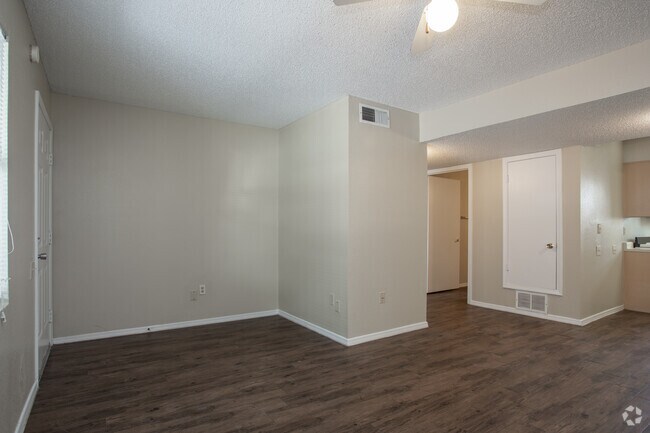 2HAB, 1BA - 810 ft² - Western Yarbrough Apartments