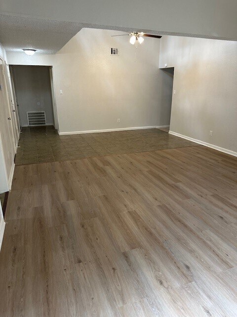 Foto del edificio - 23711 Farm Hill Dr