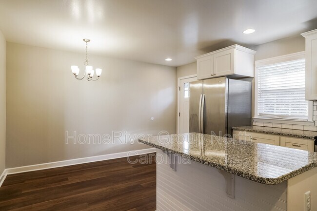 Foto del edificio - 121 Gilbert Ave