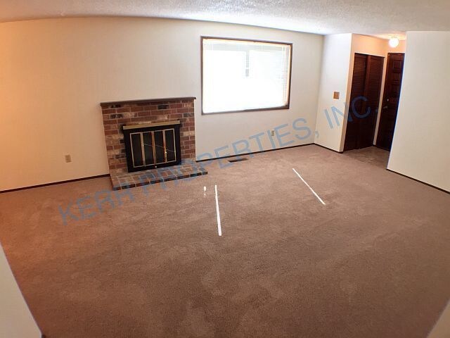 Building Photo - 3 Bd / 2 Bth - Att. Garage - Pet Friendly!!