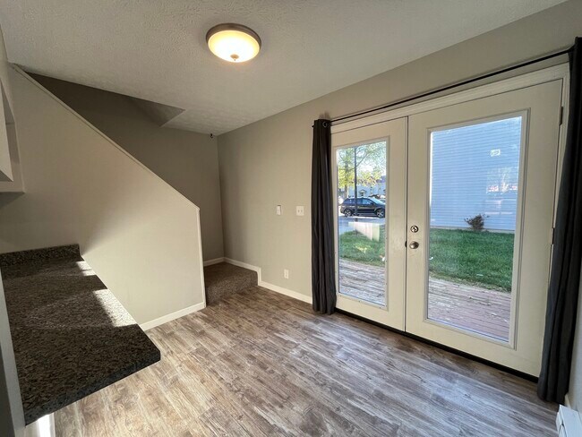 Foto del edificio - 200 Forest Ln