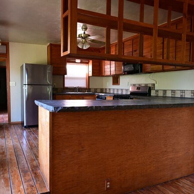 Building Photo - (4) Bed/(2) Bath SE Norman! Country Living!